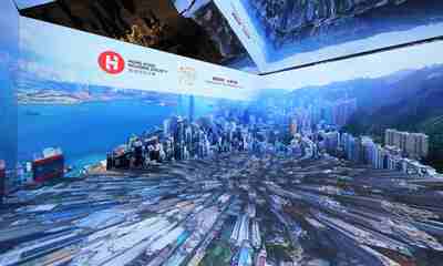 展覽內的沉浸式體驗區，讓市民可以透過180度全景映像，回顧香港房屋協會發展的足跡。